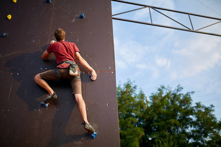 現起伏不定 現起伏不定
